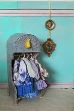 Note Bleue-- Petite Armoire