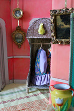 Poupée Lafayette-- Petite Armoire