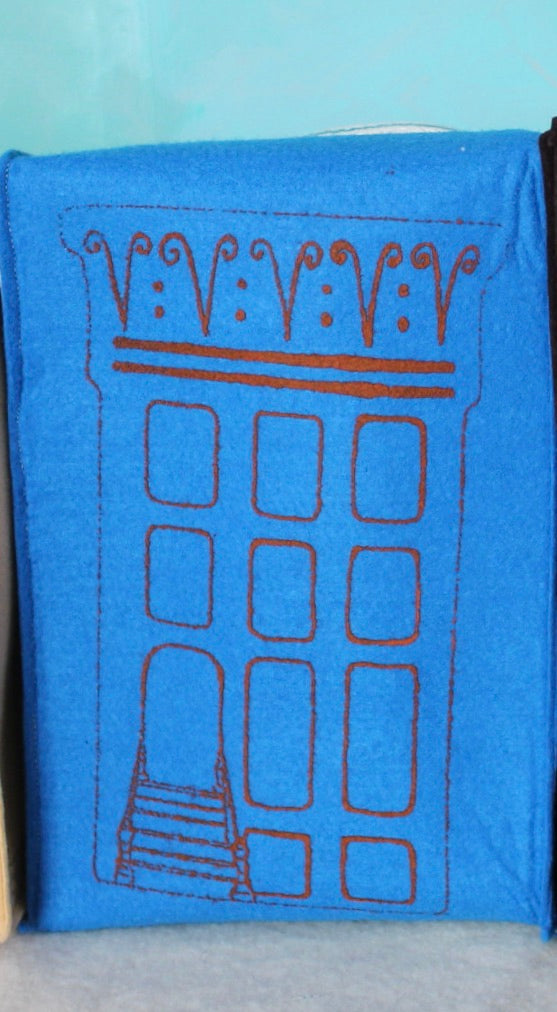 Razzle-Dazzle Sprout Portable Brownstone  Toy House Bag