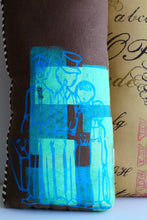 Oreiller #44-- "Personnes en mouvement" 