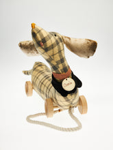 "Charlie" Pull-toy