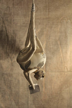 Dame aux longues jambes